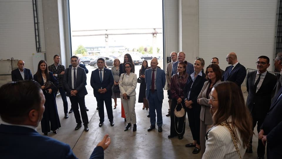  Diplomatska delegacija zemalja Višegradske četvorke u poseti kompaniji 14. Oktobar