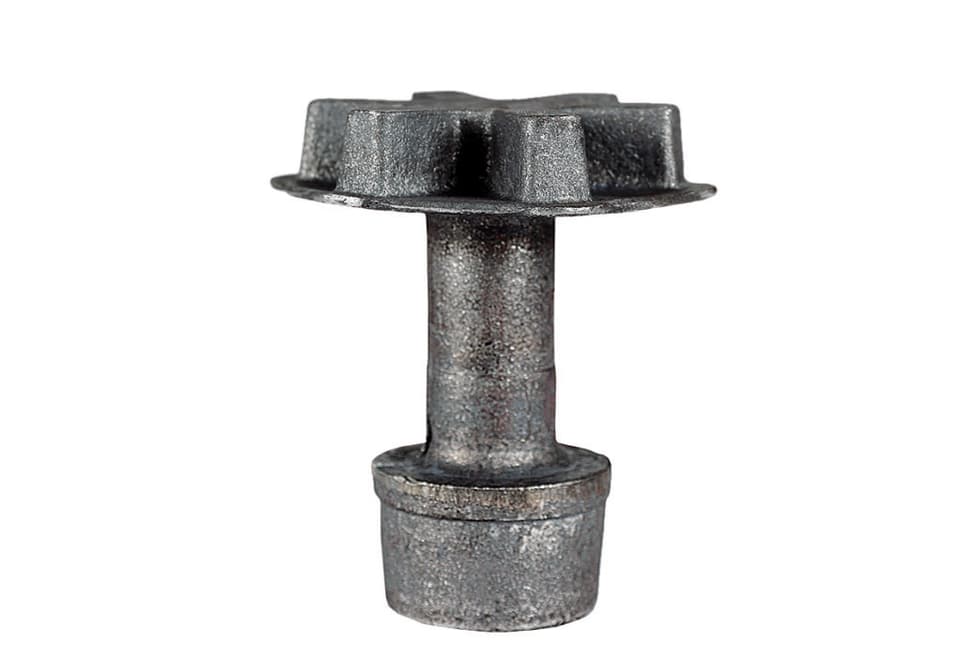 Otkovak tela stabilizatora 125mm: Metalni otkovak stabilizatora sa širokim prirubničkim krajem i središnjim vratilom