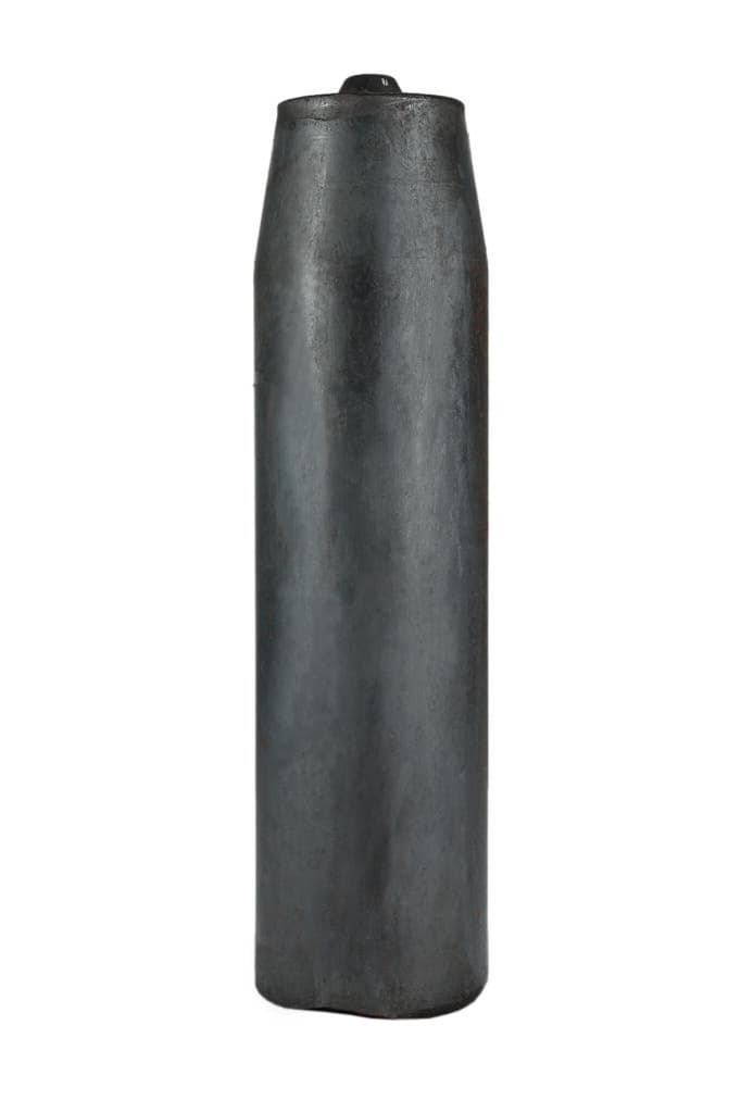 Istisnut otkovak 122mm TF: Taman izdužen metalni otkovak sa uskim vratom